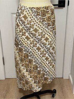 Kathie Lee Collection Asymmetrical Skirt Size 14 – Great Condition